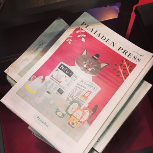 積まれている「PLAIADEN PRESS」vol.3